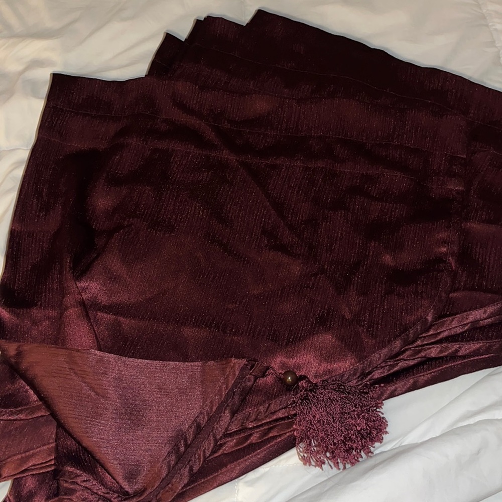 Croscill Mystic Ascot Valance in Burgundy (7)